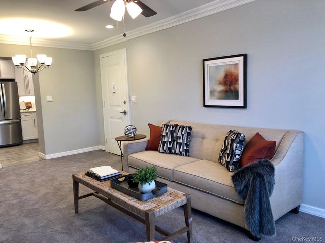 425 Newbridge Road 30, East Meadow, NY 11554