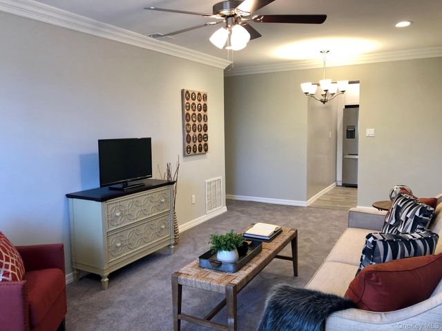 425 Newbridge Road 30, East Meadow, NY 11554