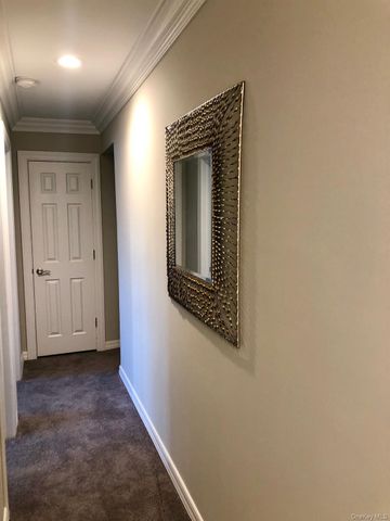 425 Newbridge Road 30, East Meadow, NY 11554