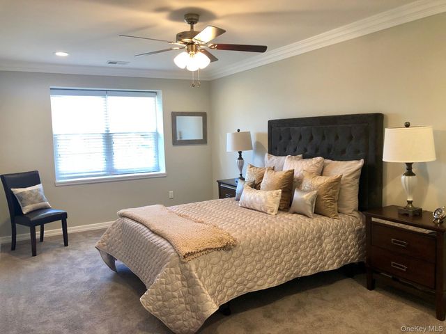 425 Newbridge Road 30, East Meadow, NY 11554