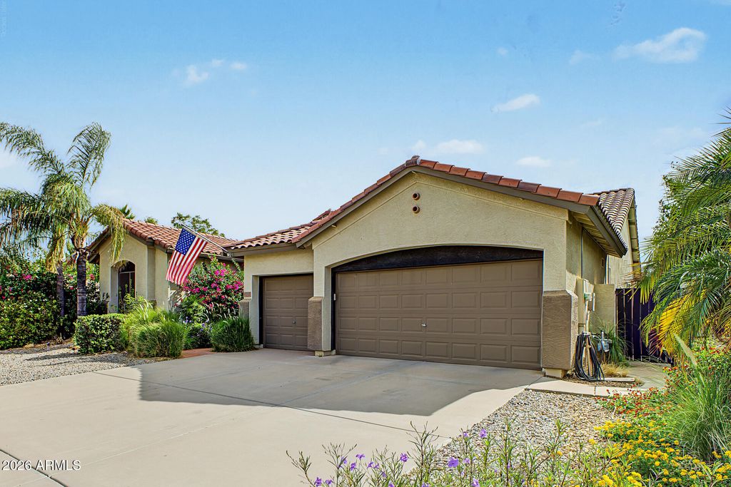 6717 S CRESTVIEW Drive, Gilbert, AZ 85298 — photo 2
