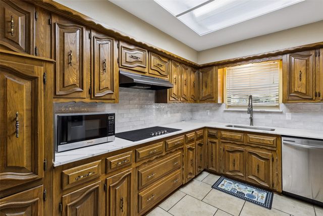 810 Meadowgate Drive, Garland, TX 75040