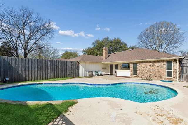 810 Meadowgate Drive, Garland, TX 75040