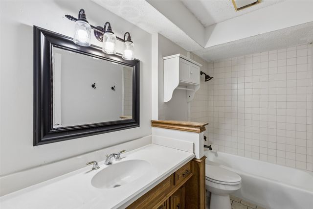 810 Meadowgate Drive, Garland, TX 75040