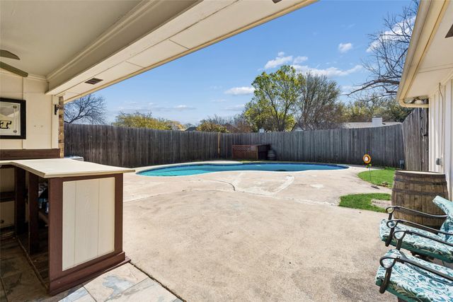 810 Meadowgate Drive, Garland, TX 75040