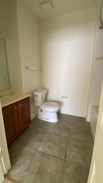 Image 16 of property listing at 2532 GRAND CENTRAL PARKWAY 3, Orlando, FL 32839