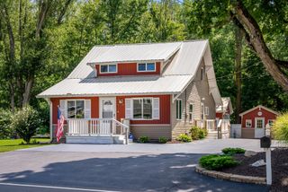 8629 E Hatchery Road, Syracuse, IN 46567