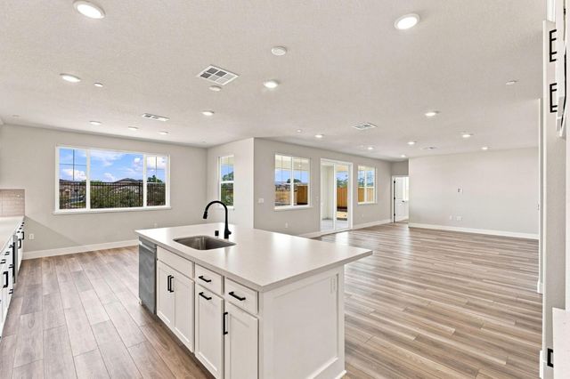 1178 Basecamp Dr, Lincoln, CA 95648