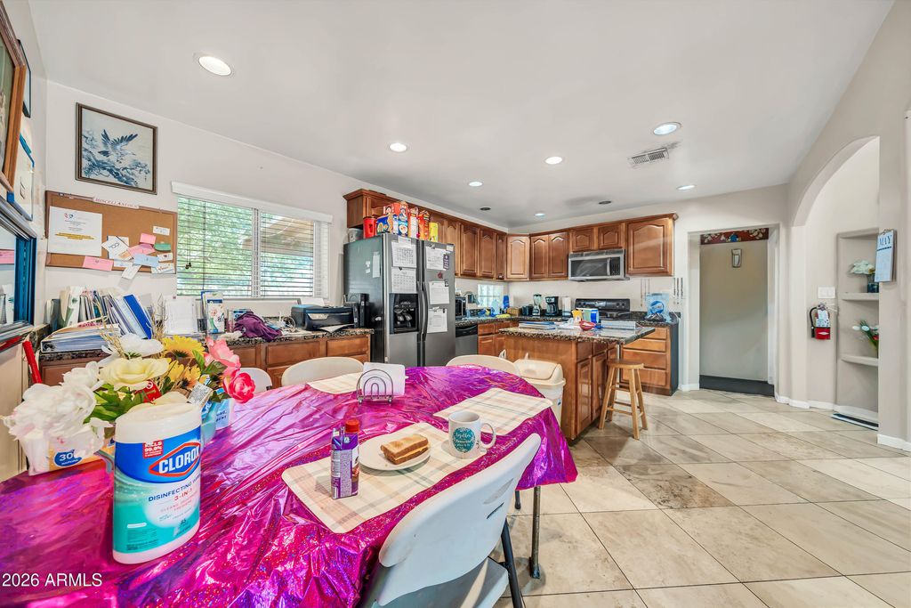 Image 10 of property listing at 3828 N 36TH Street, Phoenix, AZ 85018