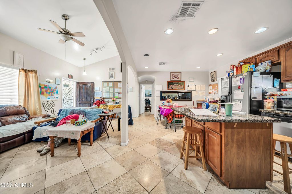 Image 12 of property listing at 3828 N 36TH Street, Phoenix, AZ 85018