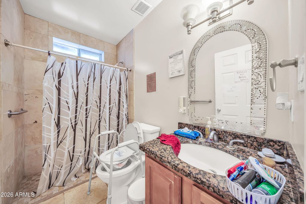 Image 15 of property listing at 3828 N 36TH Street, Phoenix, AZ 85018