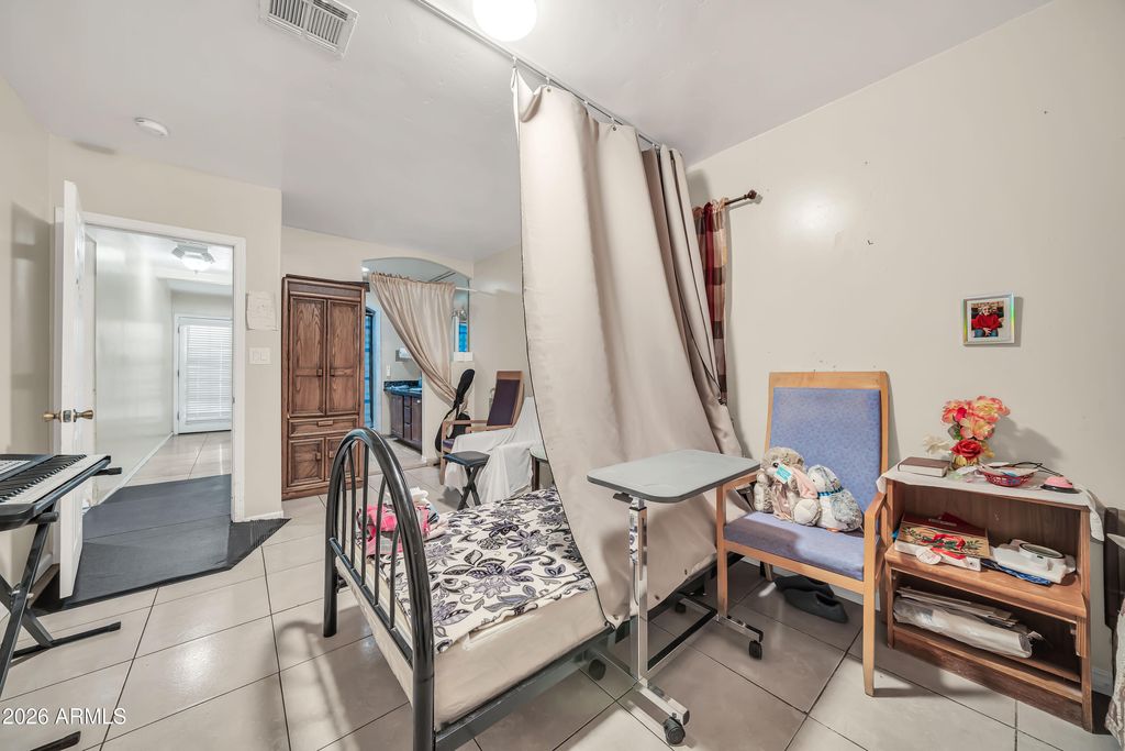 Image 17 of property listing at 3828 N 36TH Street, Phoenix, AZ 85018