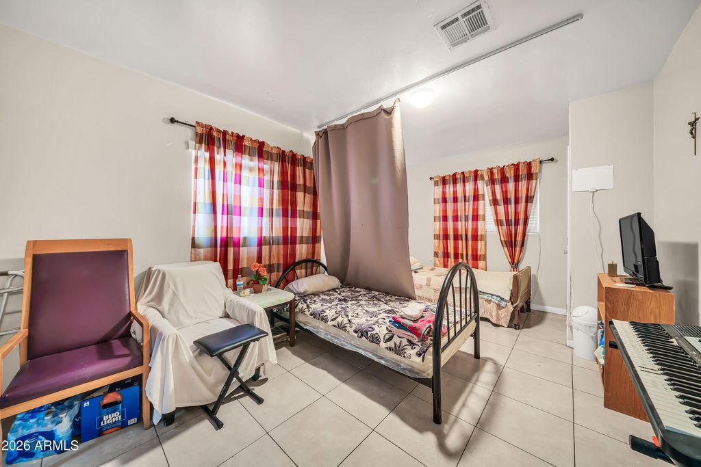 Image 18 of property listing at 3828 N 36TH Street, Phoenix, AZ 85018