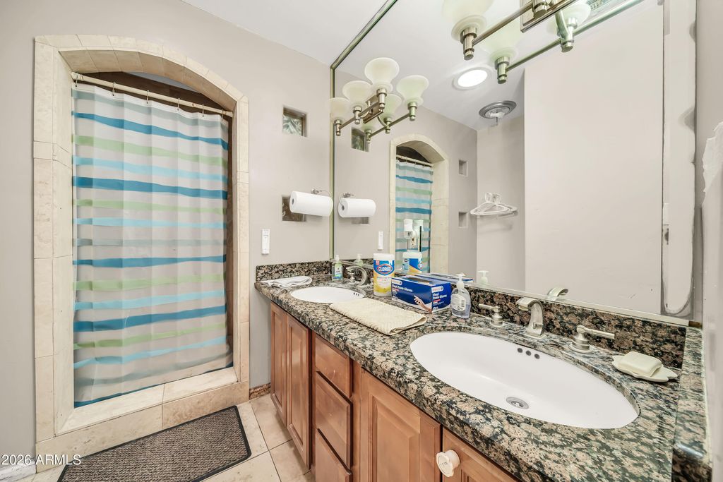 Image 20 of property listing at 3828 N 36TH Street, Phoenix, AZ 85018