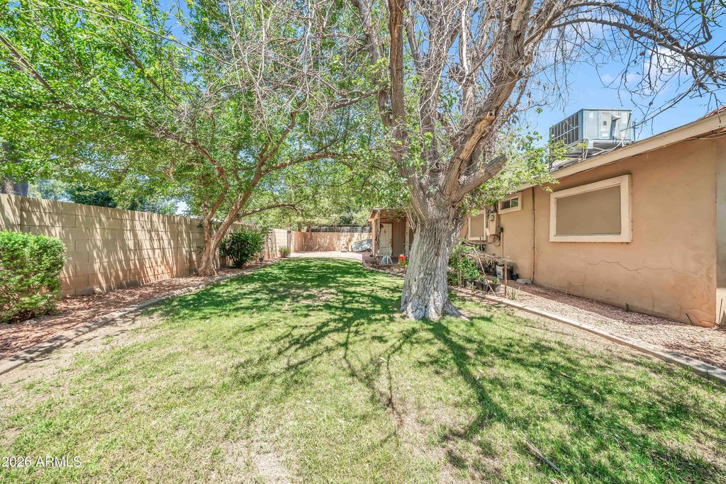 Image 24 of property listing at 3828 N 36TH Street, Phoenix, AZ 85018