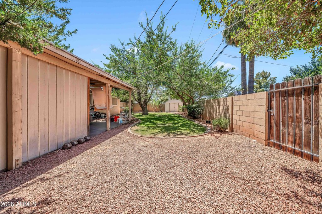 Image 26 of property listing at 3828 N 36TH Street, Phoenix, AZ 85018