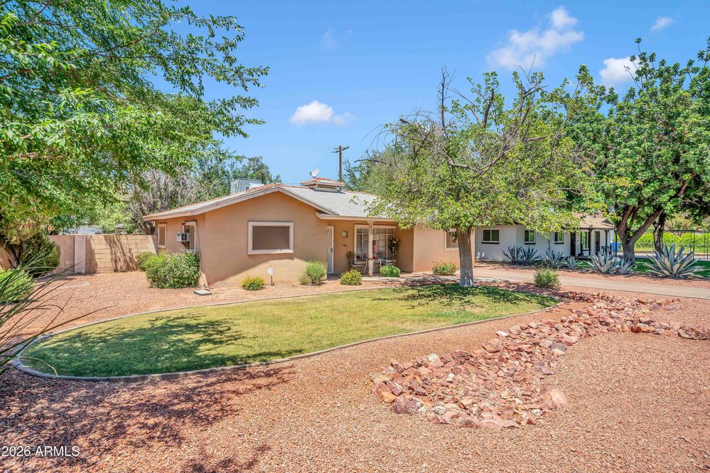 Image 4 of property listing at 3828 N 36TH Street, Phoenix, AZ 85018