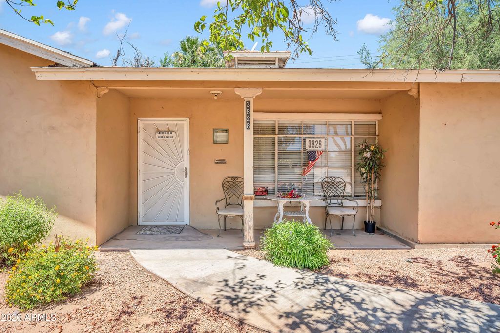 Image 5 of property listing at 3828 N 36TH Street, Phoenix, AZ 85018