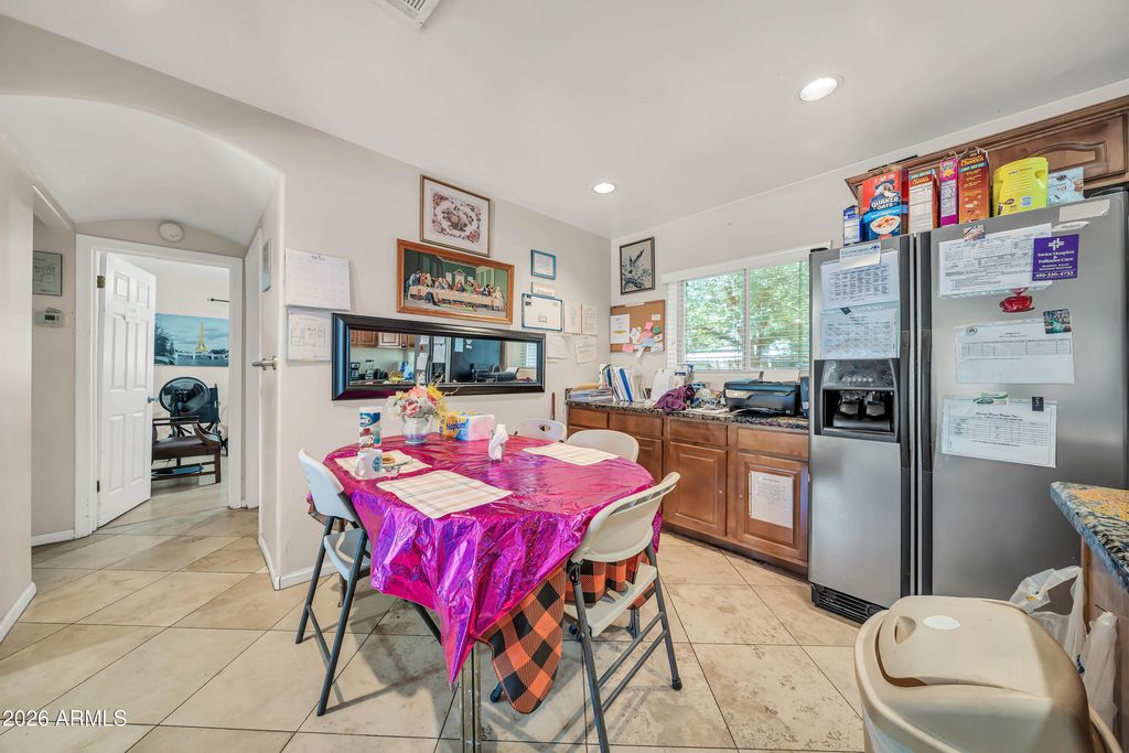 Image 9 of property listing at 3828 N 36TH Street, Phoenix, AZ 85018