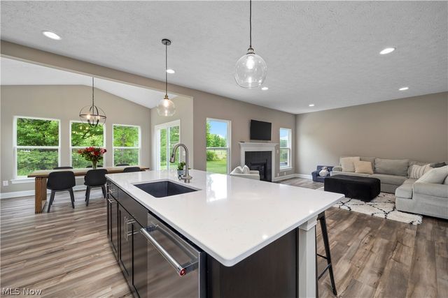 8109 Ashford Circle, North Ridgeville, OH 44039