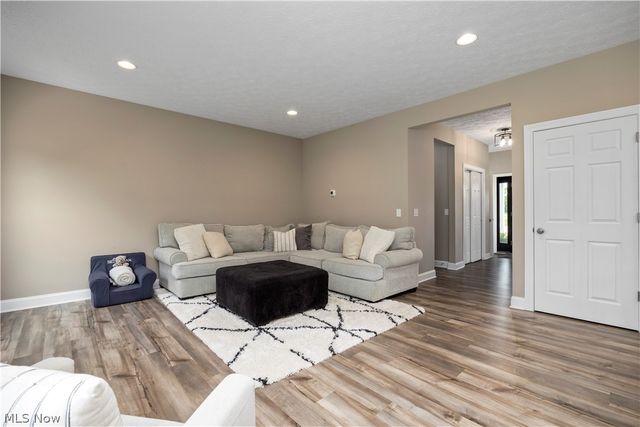 8109 Ashford Circle, North Ridgeville, OH 44039