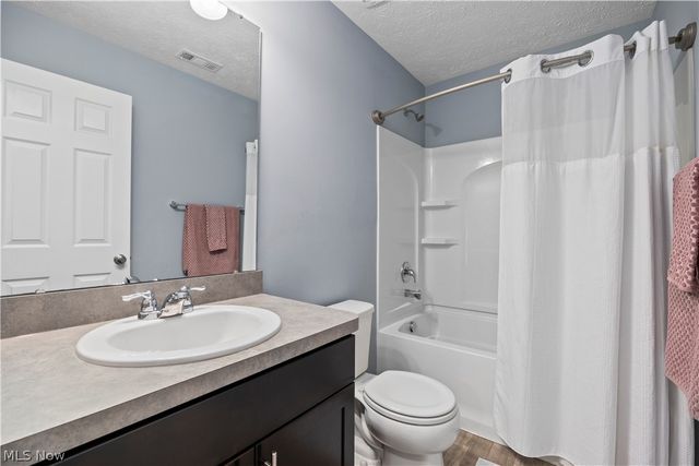 8109 Ashford Circle, North Ridgeville, OH 44039