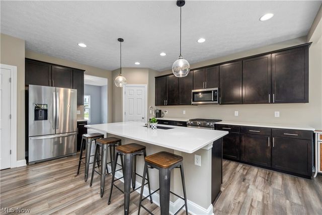 8109 Ashford Circle, North Ridgeville, OH 44039