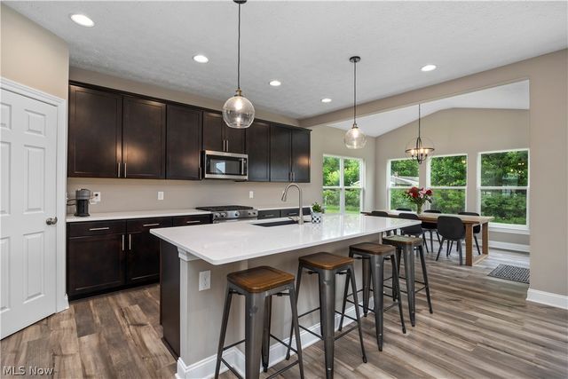 8109 Ashford Circle, North Ridgeville, OH 44039