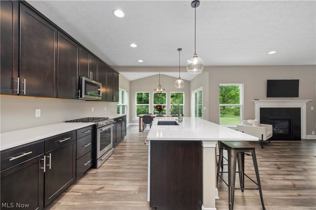 8109 Ashford Circle, North Ridgeville, OH 44039