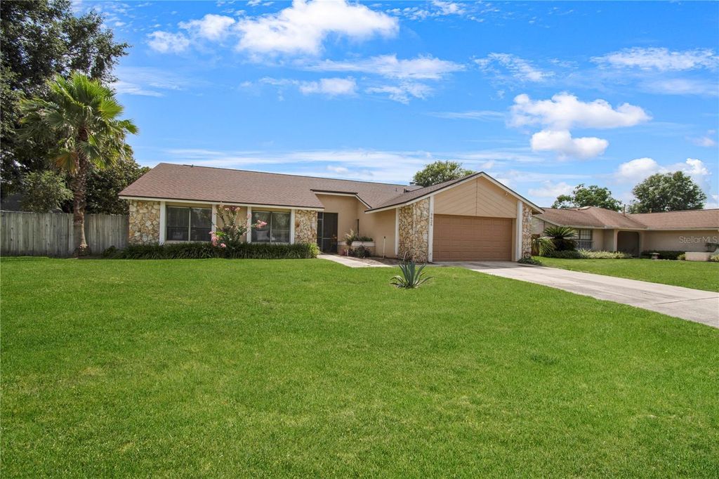 Image 2 of property listing at 8628 GRANADA BOULEVARD, Orlando, FL 32836