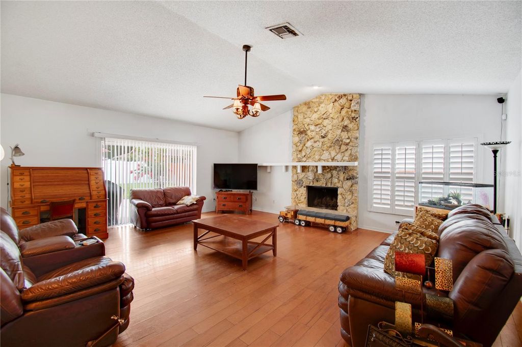 Image 5 of property listing at 8628 GRANADA BOULEVARD, Orlando, FL 32836