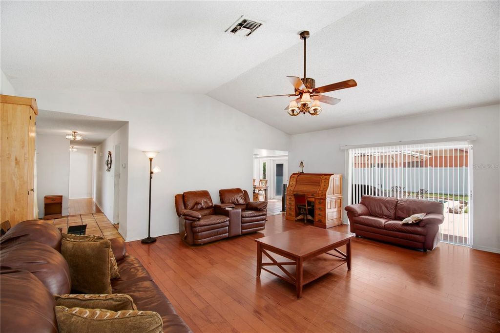 Image 8 of property listing at 8628 GRANADA BOULEVARD, Orlando, FL 32836