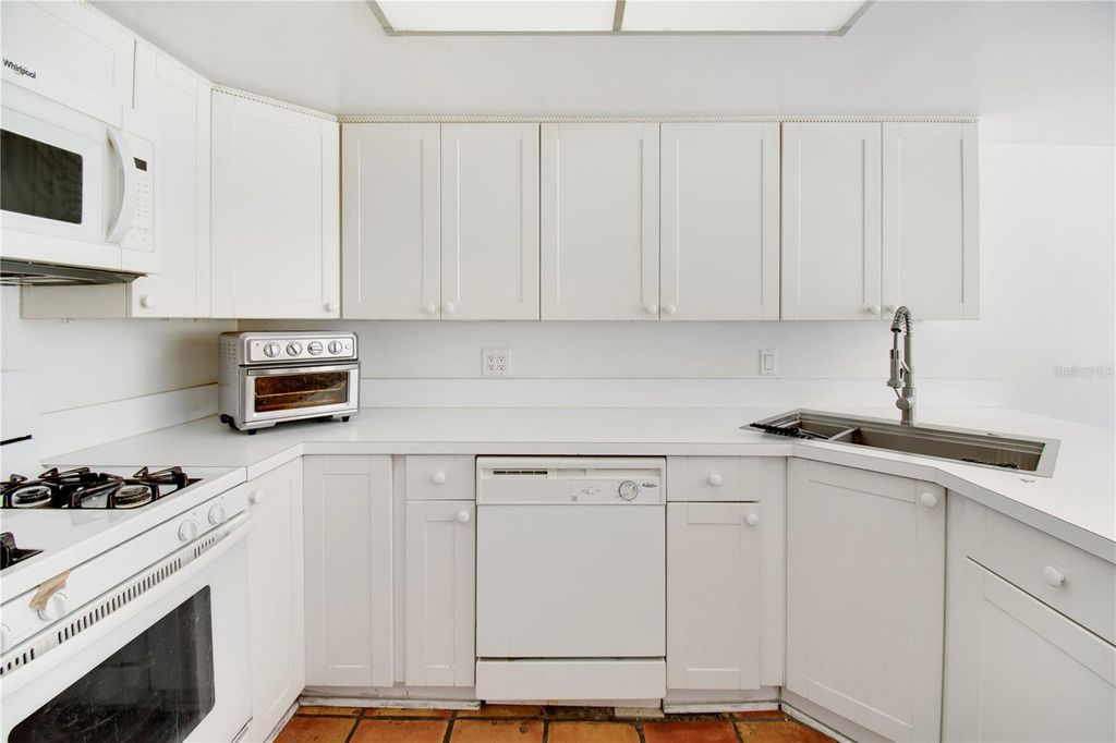 Image 10 of property listing at 8628 GRANADA BOULEVARD, Orlando, FL 32836