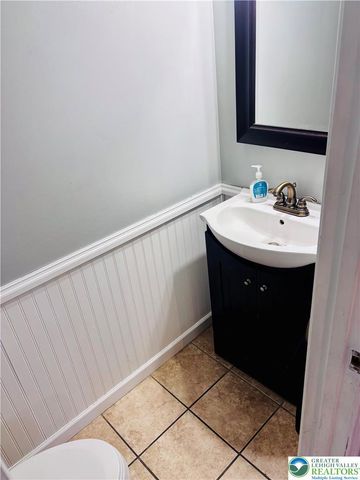 907 Lenape Circle, Catasauqua Boro, PA 18032