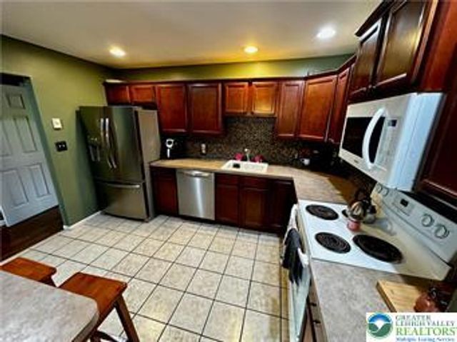 907 Lenape Circle, Catasauqua Boro, PA 18032