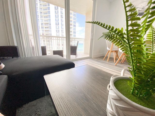 19201 Collins Ave 924, Sunny Isles Beach, FL 33160