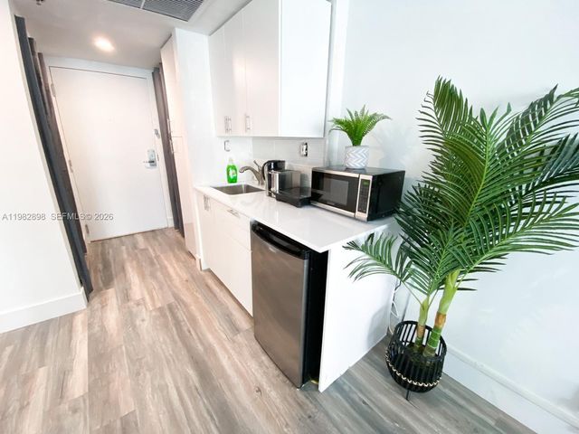 19201 Collins Ave 924, Sunny Isles Beach, FL 33160