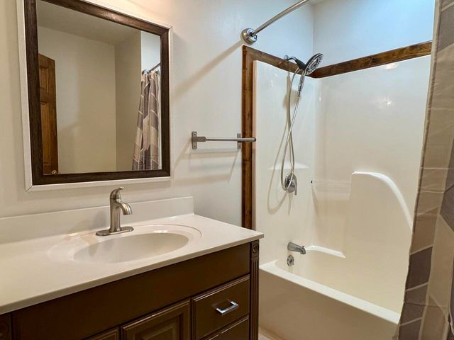 2433 W Maplehurst Drive, Roscommon, MI 48653