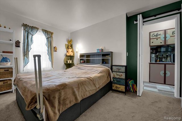 37346 Charter Oaks Boulevard, Clinton Township, MI 48036