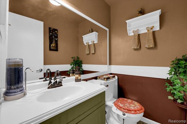 37346 Charter Oaks Boulevard, Clinton Township, MI 48036