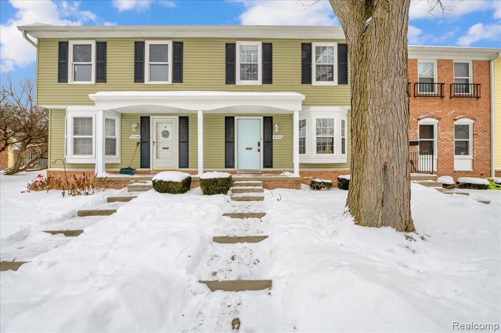 37346 Charter Oaks Boulevard, Clinton Township, MI 48036