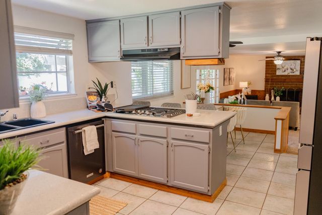 8323 Newbridge Way, Citrus Heights, CA 95610