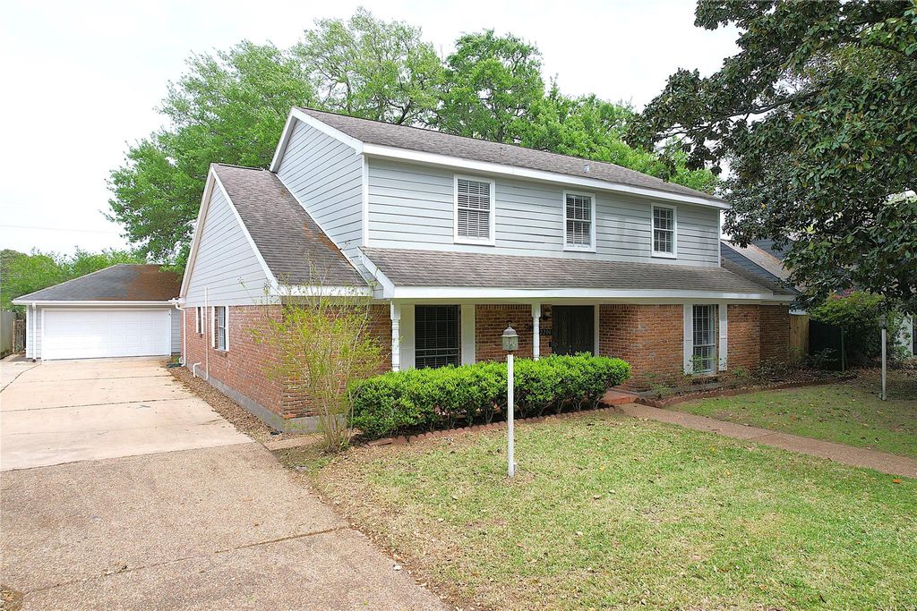 2206 Carriage Lane, La Marque, TX 77568