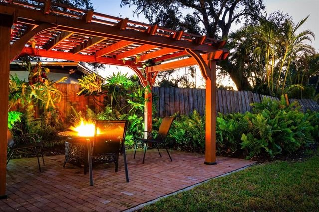 1827 BAYWOOD DRIVE, Sarasota, FL 34231