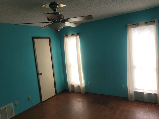 930 N Lydia Street, Stephenville, TX 76401