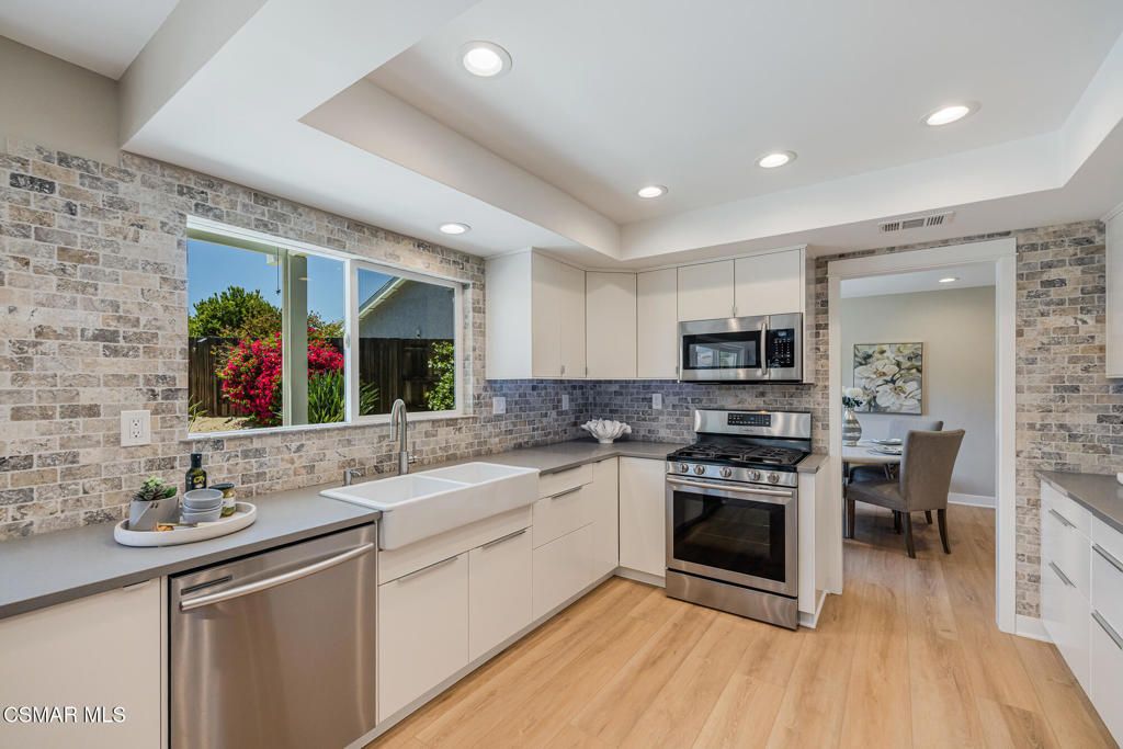 Image 12 of property listing at 369 Castilian Avenue, Newbury Park, CA 91320
