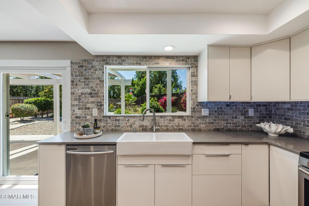 Image 13 of property listing at 369 Castilian Avenue, Newbury Park, CA 91320