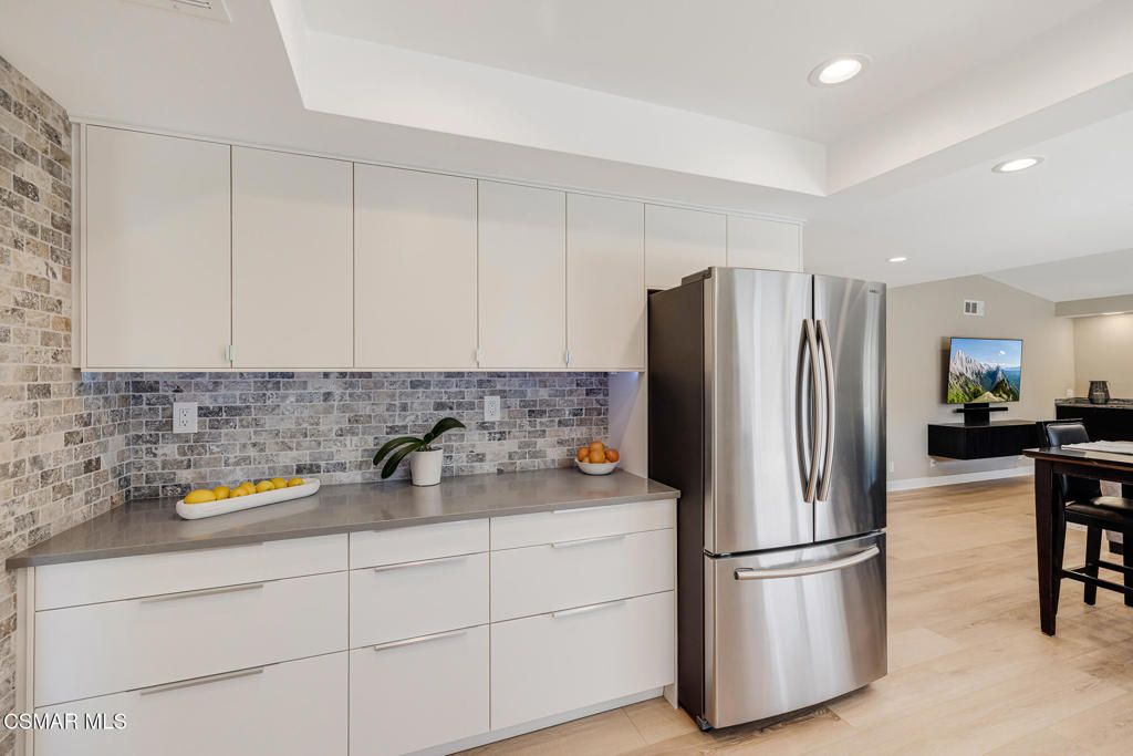Image 14 of property listing at 369 Castilian Avenue, Newbury Park, CA 91320