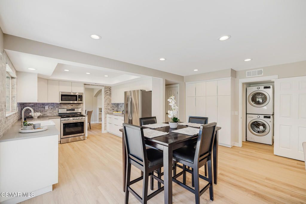 Image 16 of property listing at 369 Castilian Avenue, Newbury Park, CA 91320