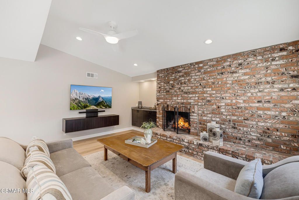 Image 19 of property listing at 369 Castilian Avenue, Newbury Park, CA 91320